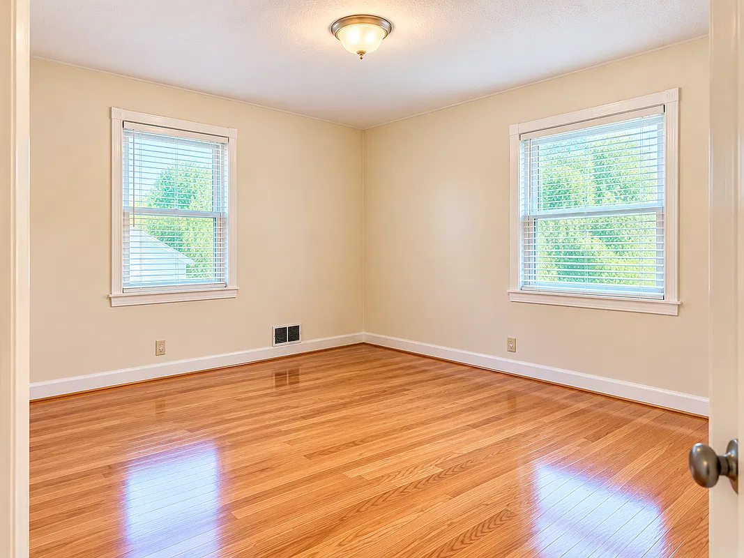 2 bed, 1.0 bath, 578 sqft, $3,600 — Photo 2