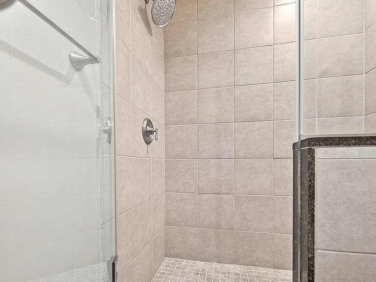 817 6th St NW #B — Photo 14