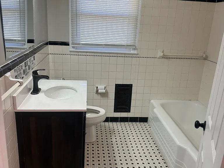 3004 McGee St — Photo 8