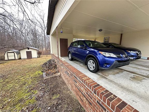 4th image of 1727 Surry Ave