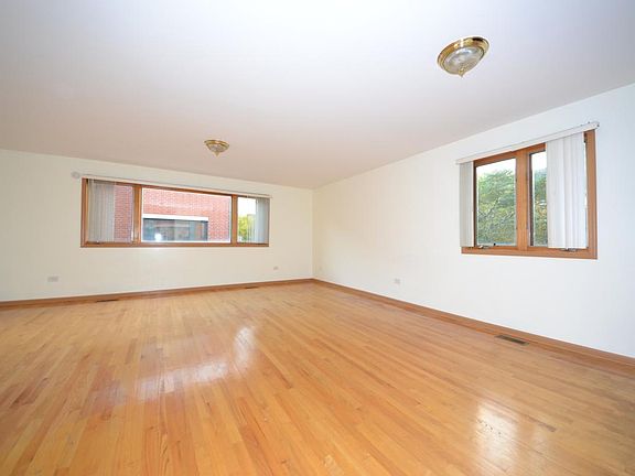 3rd image of 1929 S Wells St #Townhouse
