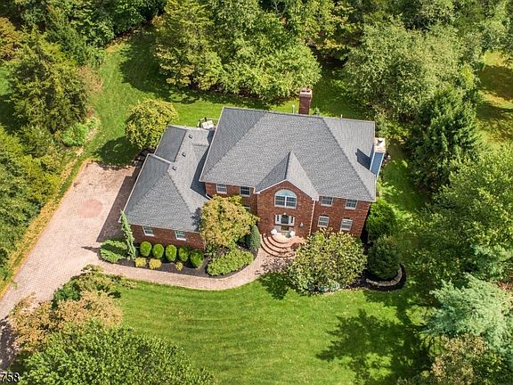 4th image of 79 Bernard Dr