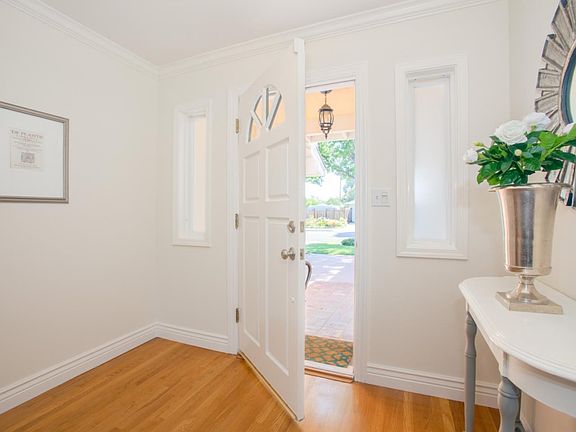 3rd image of 383 Sara Ave