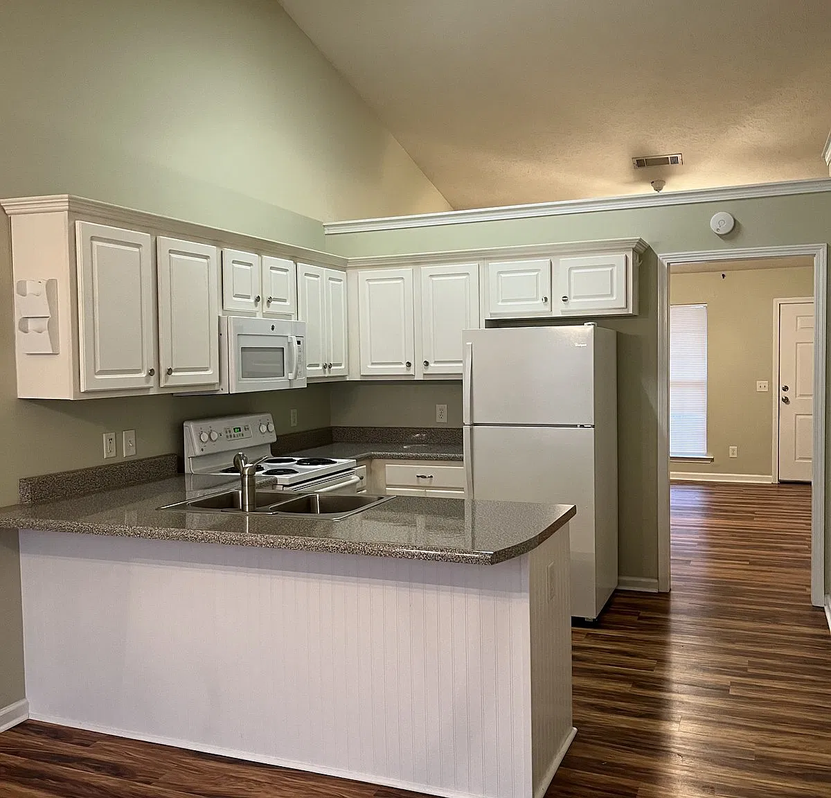 2 bed, 2.0 bath, 908 sqft, $1,650 — Photo 3