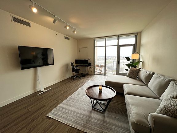 4th image of 175 W Saint James St Unit 1205