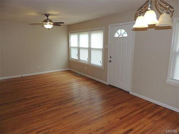 3rd image of 9705 Theodosia Ave
