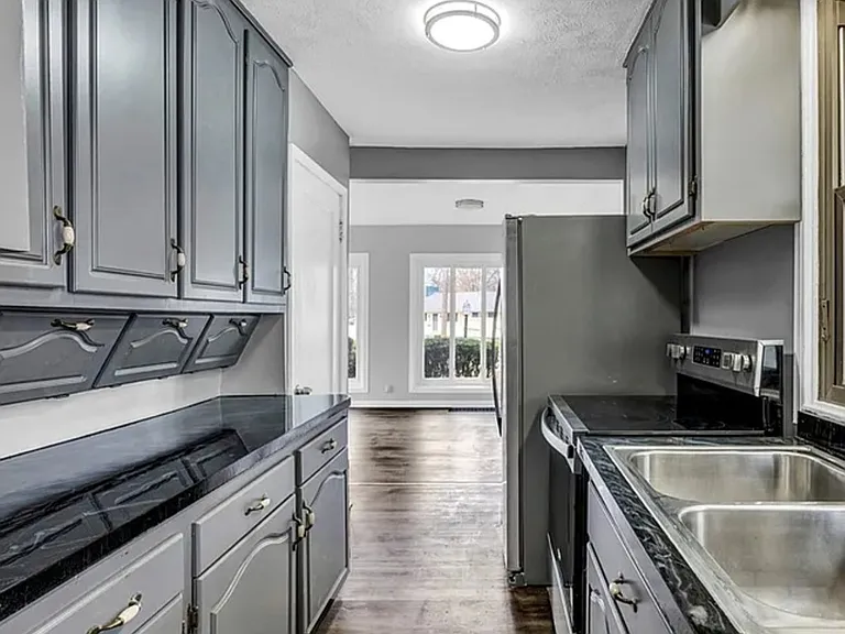 204 Grove Ave — Photo 13