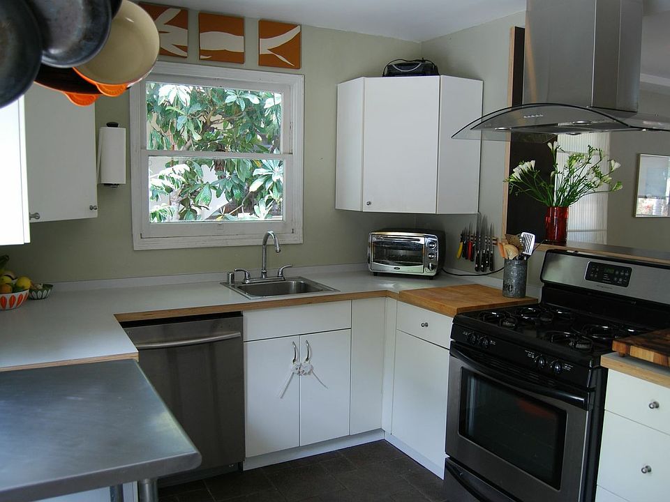 2nd image of 3601 Division St