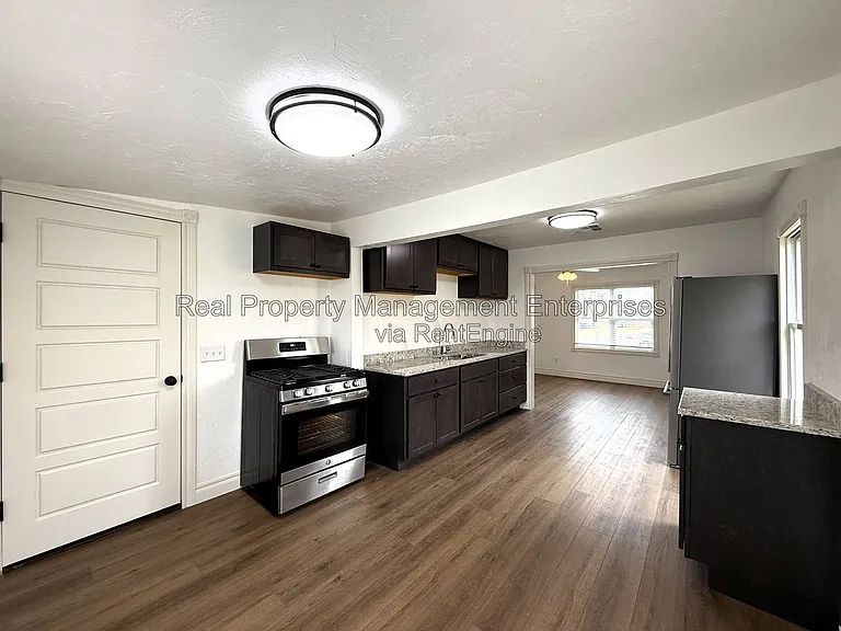 418 S Main Ave — Photo 5