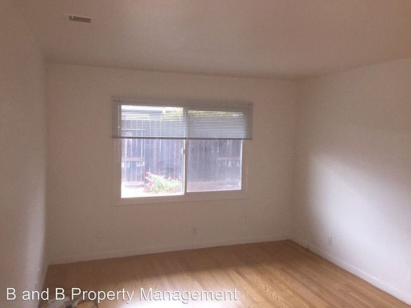 5th image of 3023 Hampshire Dr