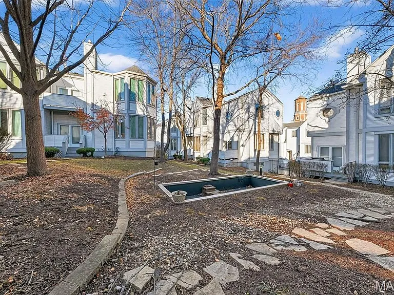 28 Columbus Square Dr — Photo 18