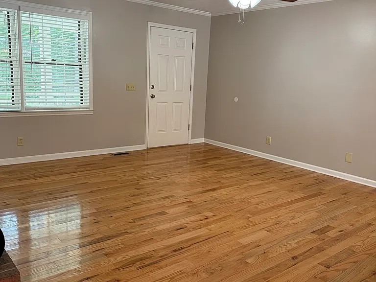 402 Skyline Dr — Photo 8