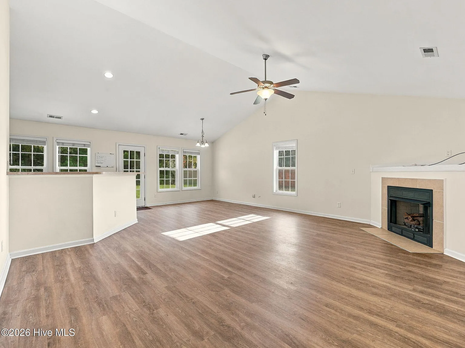 3 bed, 2.0 bath, $2,000 — Photo 3