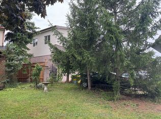 56 Skylark Dr #1, Hamilton, ON L9A 4Y3