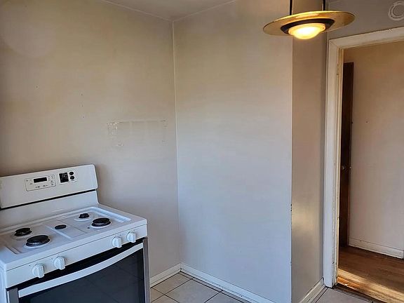 4th image of 923 Roncevalles Ave
