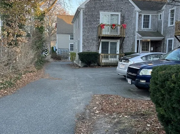 33 Cross St #4, Chatham, MA 02633