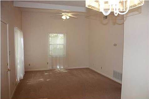 5th image of 1003 W Webster Dr