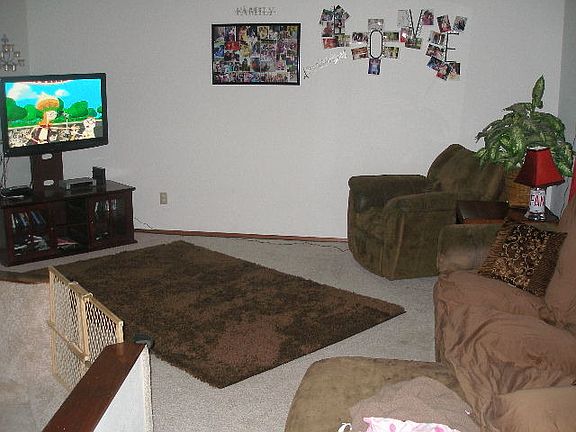 4th image of 170 E Ballantrae Dr