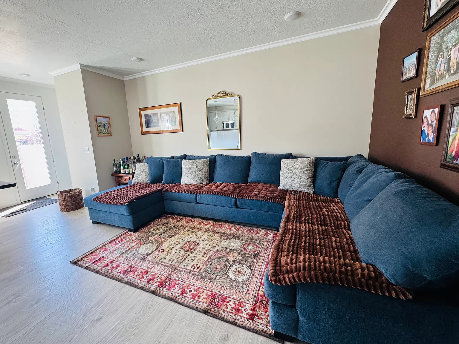 4 bed, 3.5 bath, 2823 sqft, $3,000 — Photo 2