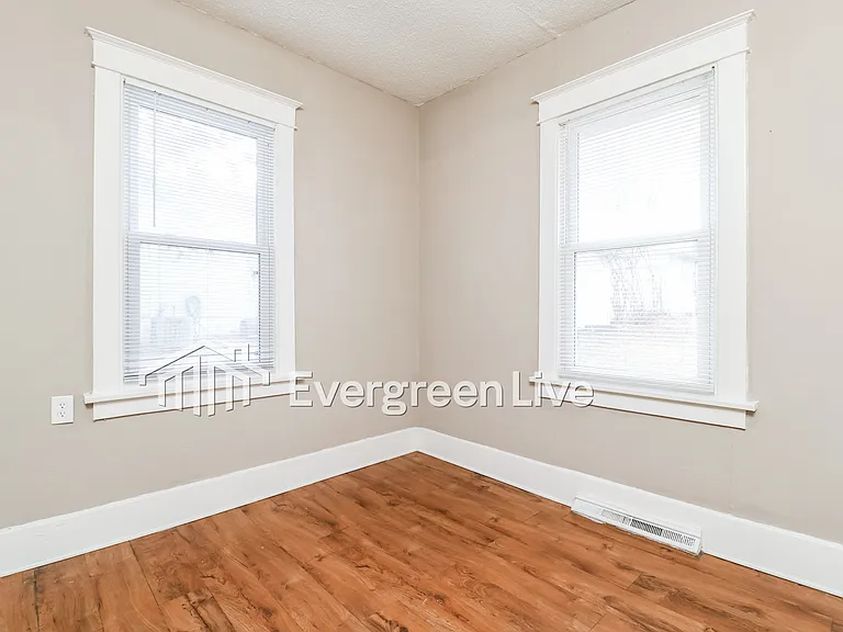 3533 Marshall Ave — Photo 6