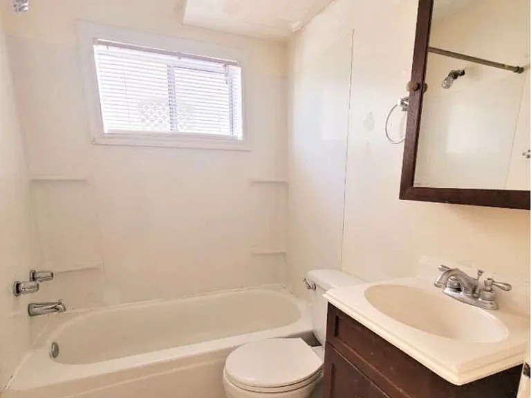 938 Hickman Rd #8 — Photo 6