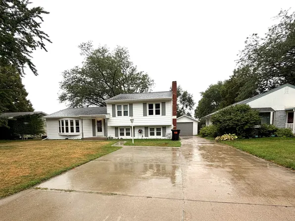 1004 Hillcrest Rd, Wayne, NE 68787