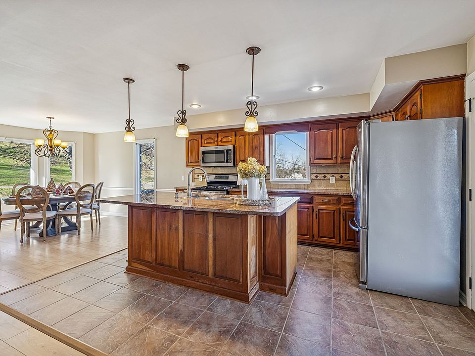 7th image of this home