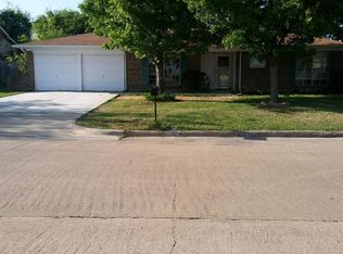 4425 Knowledge St, Haltom City, TX 76117