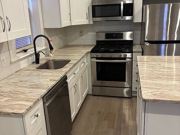 4th image of 216 Buckingham Pl Floor 2