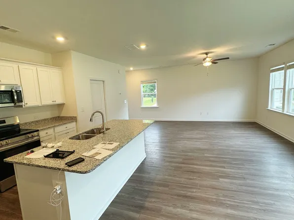 6027 Deer Run St, Fairburn, GA 30213