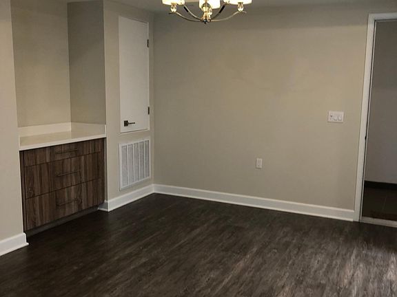 4th image of 10907 Hartsook St #403