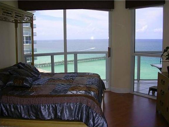 3rd image of 16425 Collins Ave APT 1415