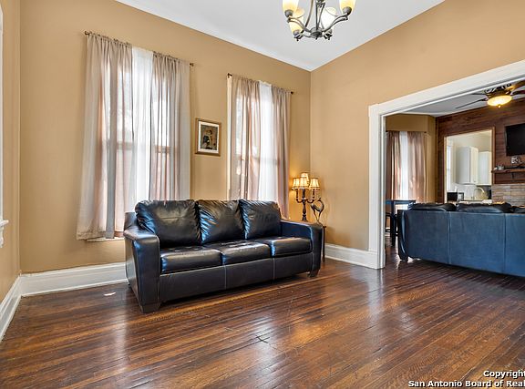 5th image of 904 Hays St