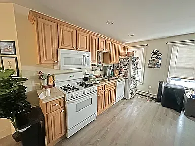 Studio, 600 sqft, $2,600 — Photo 2