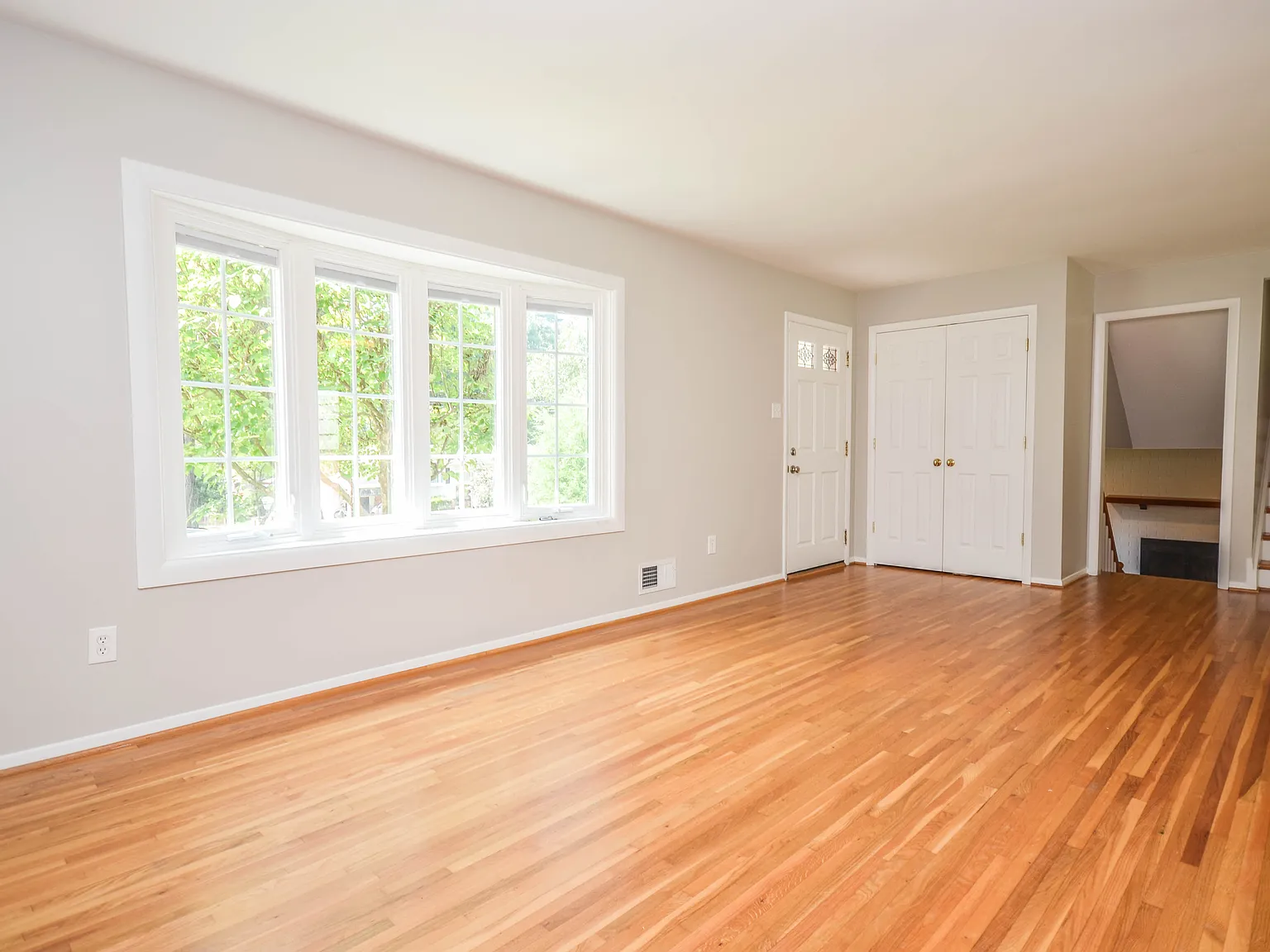 5 bed, 2.5 bath, 1753 sqft, $4,000 — Photo 4