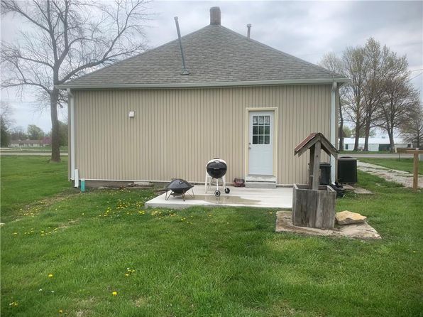 704 S Broadway St, Jamesport, MO 64648