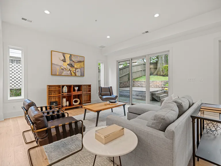 8609 Woodbrook Ln — Photo 6