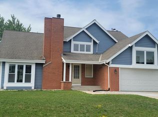 6713 S Tumblecreek Dr, Franklin, WI 53132