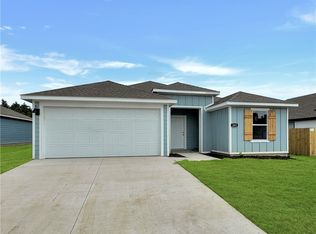 1301 Bates St, Gentry, AR 72734