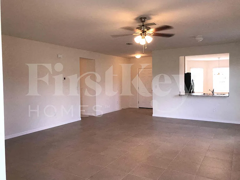 625 SW 25th Ter — Photo 5