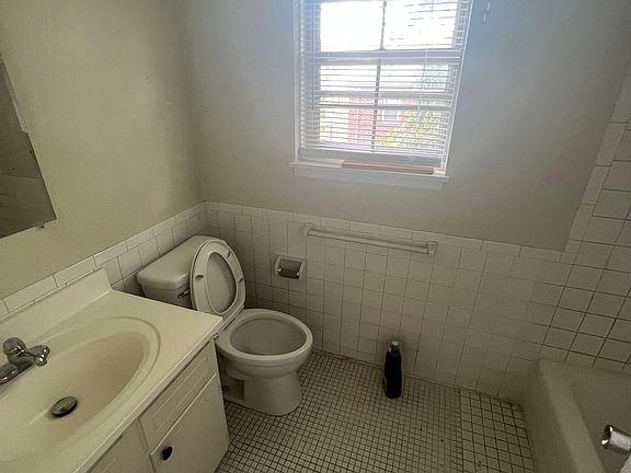 5th image of 8604 Countryshire Ln