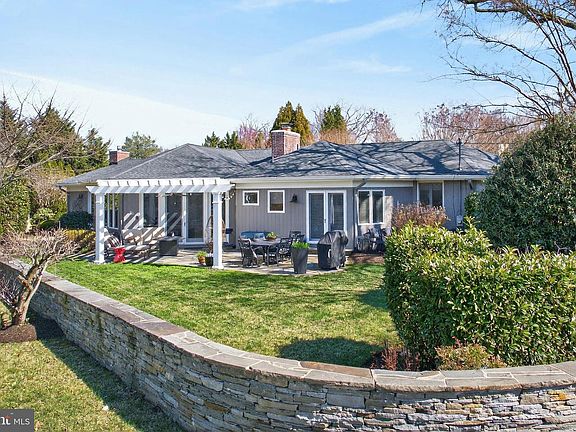 3rd image of 10 Carvel Rd