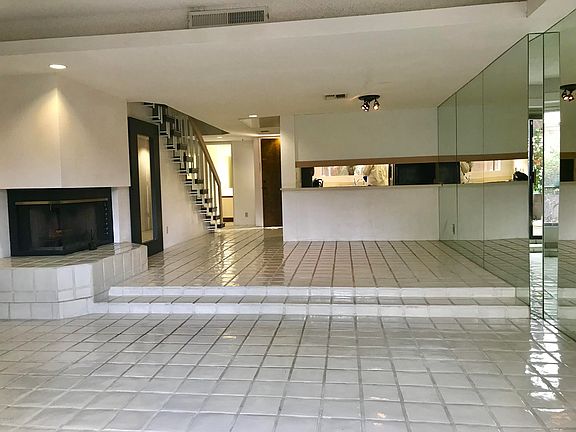 4th image of 4327 N 28th St Unit 109