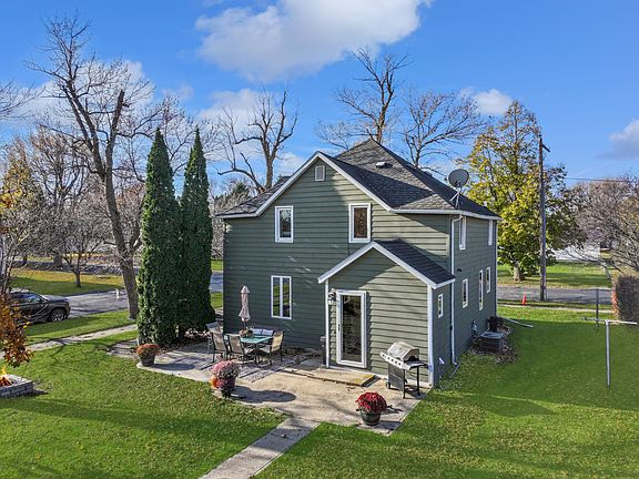 3rd image of 440 1st St N