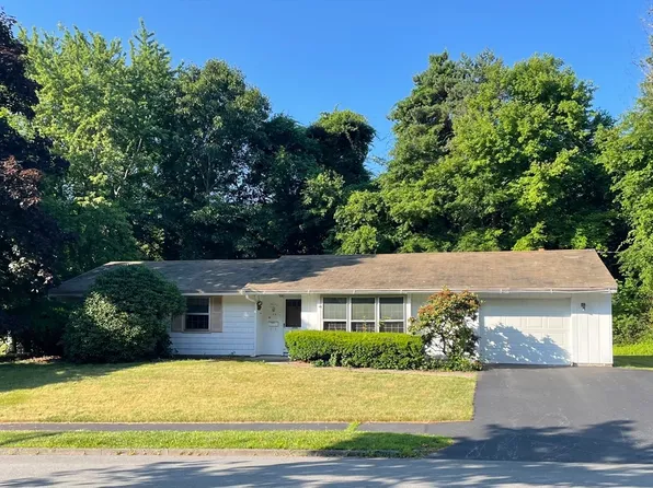 14 Waldens Hill Dr, Peabody, MA 01960