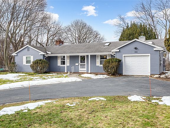 3rd image of 3931 Saint Paul Blvd