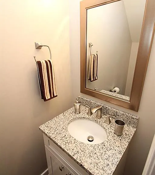 1st floor half bathroom