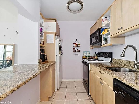 5th image of 535 N Michigan Ave APT 912