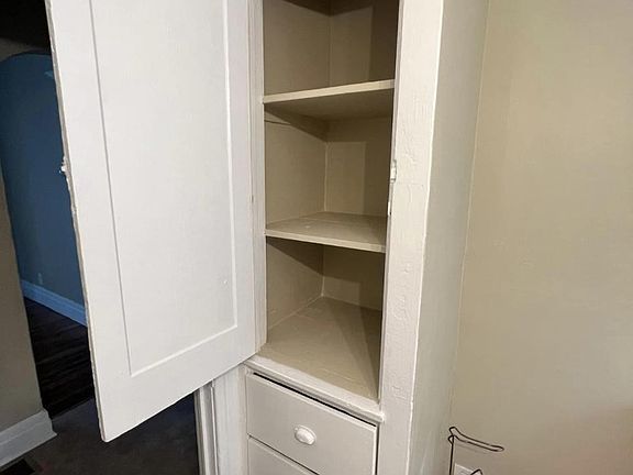 4th image of 148 Blaine Ave #2