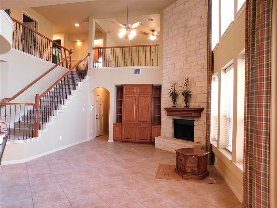 1st image of 2609 Moray Ln